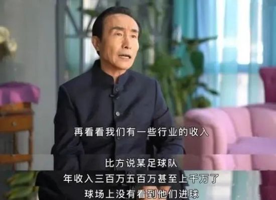 角色海报中的四大主角，就在战争的威胁与阴差阳错间，做出了命运的选择